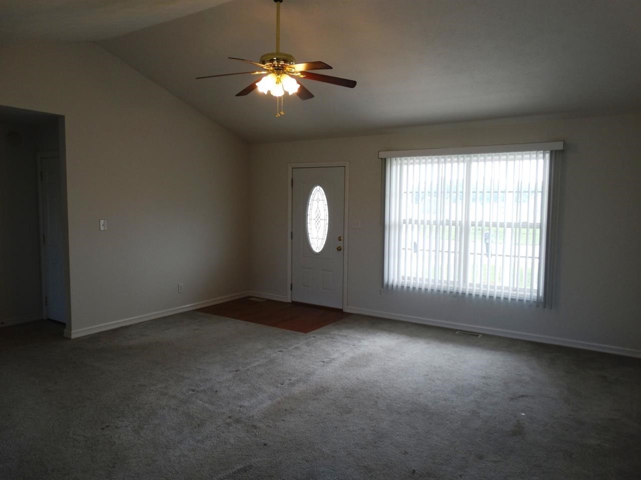 302 Wabash Cir, Chandler, IN 47610 photo 4