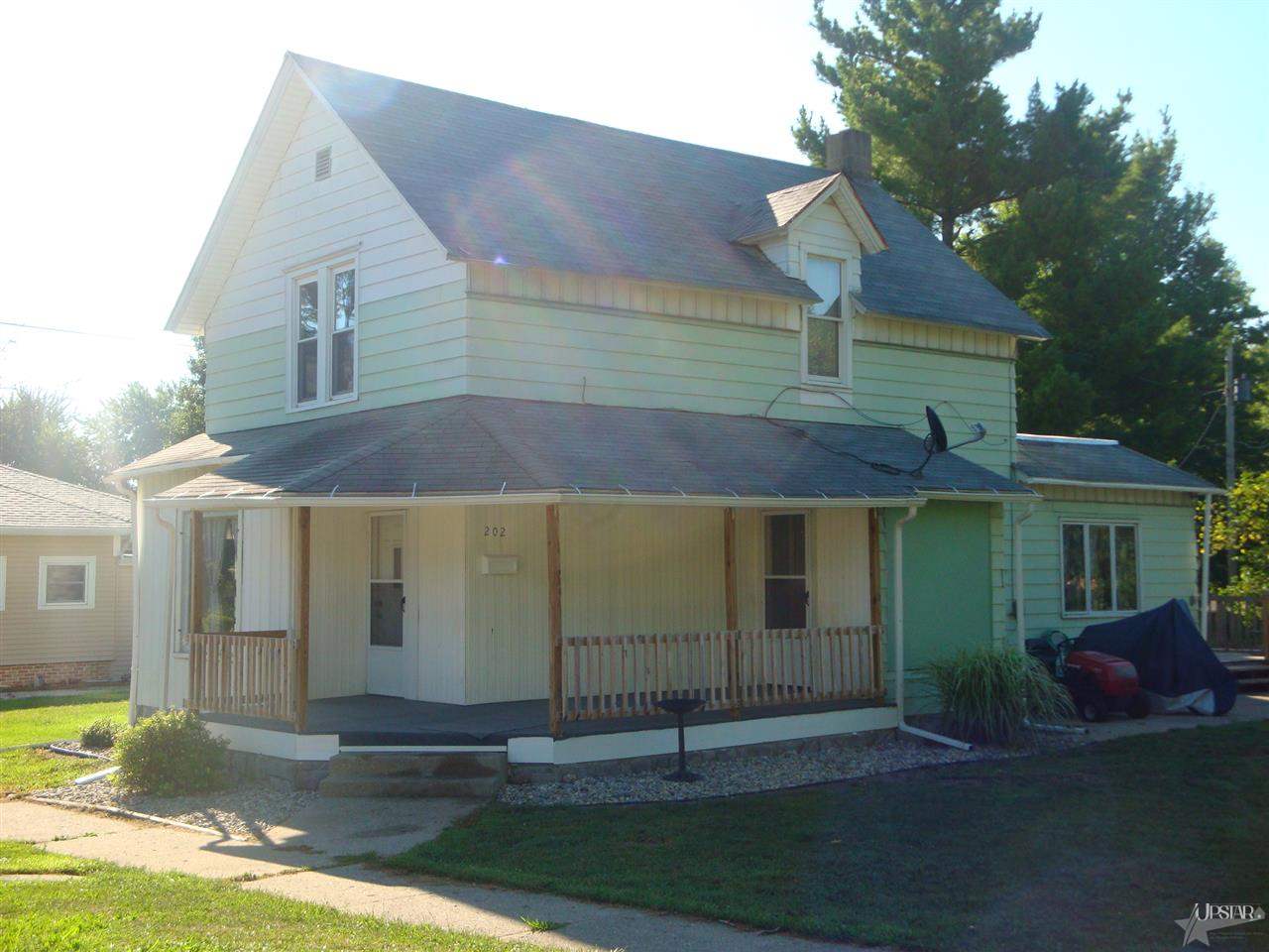 202 E Highland St, Albion, IN 46701 photo 3