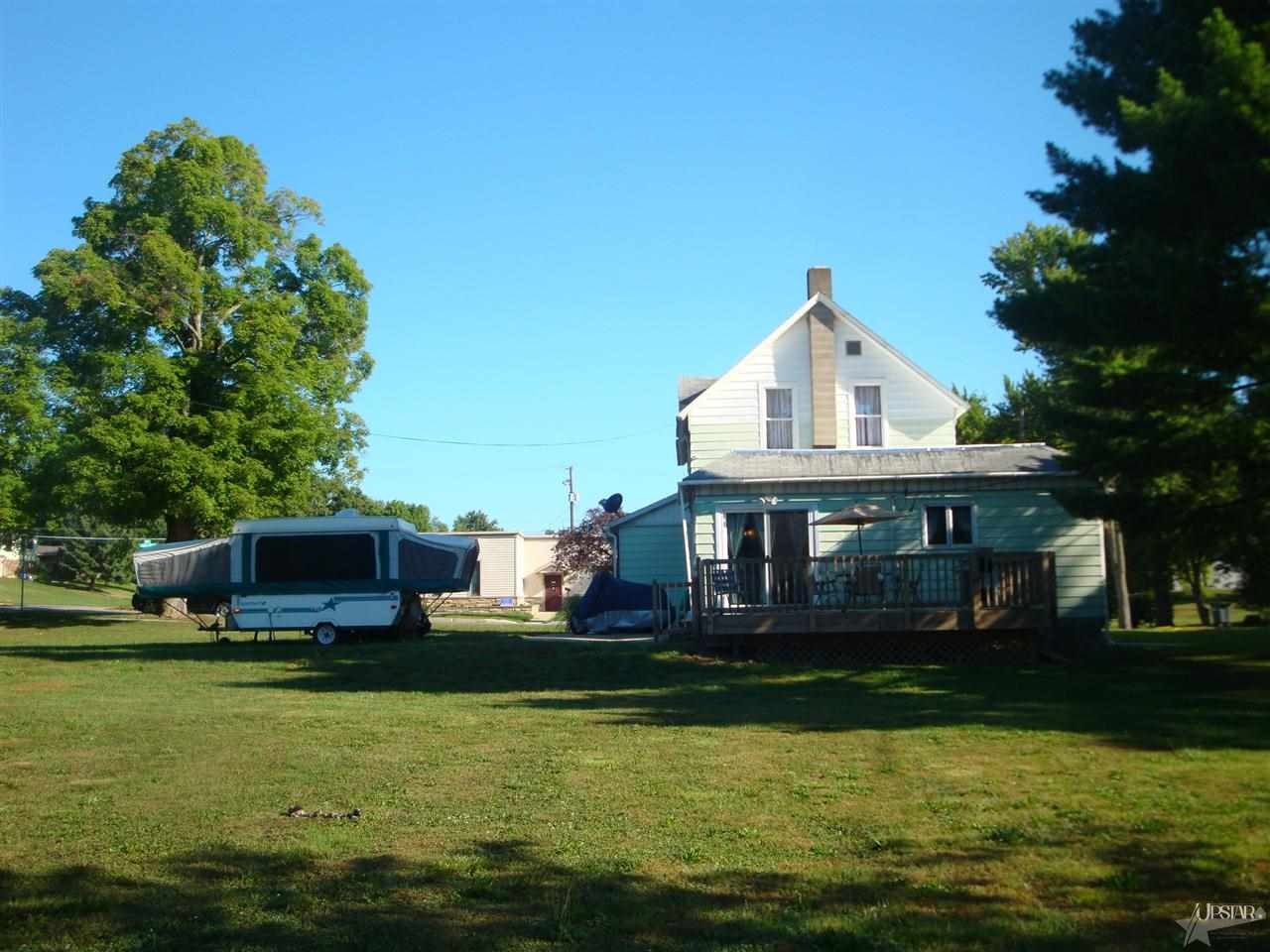 202 E Highland St, Albion, IN 46701 photo 2