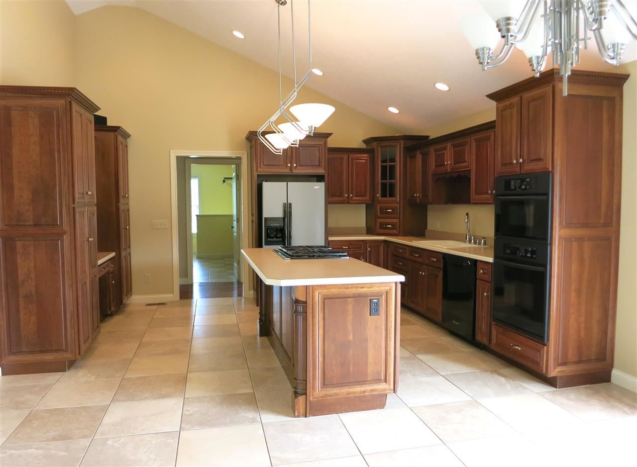 1512 Cheshire Bridge Rd, Evansville, IN 47710 photo 6