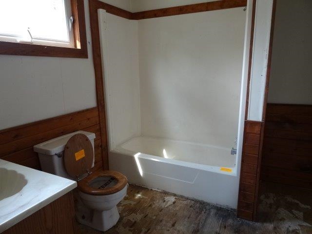 211 E Vine St, Kendallville, IN 46755 photo 9
