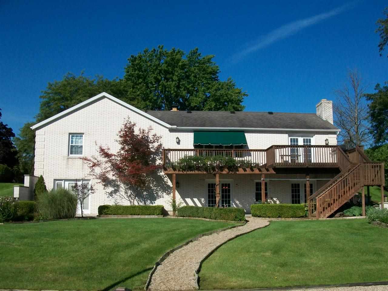 1722 E Lake Dr W, Elkhart, IN 46514 photo 2