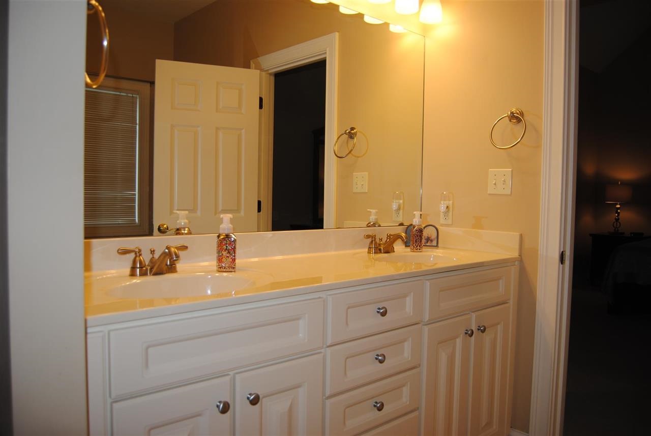 2428 Waterstone Dr, Evansville, IN 47725 photo 12