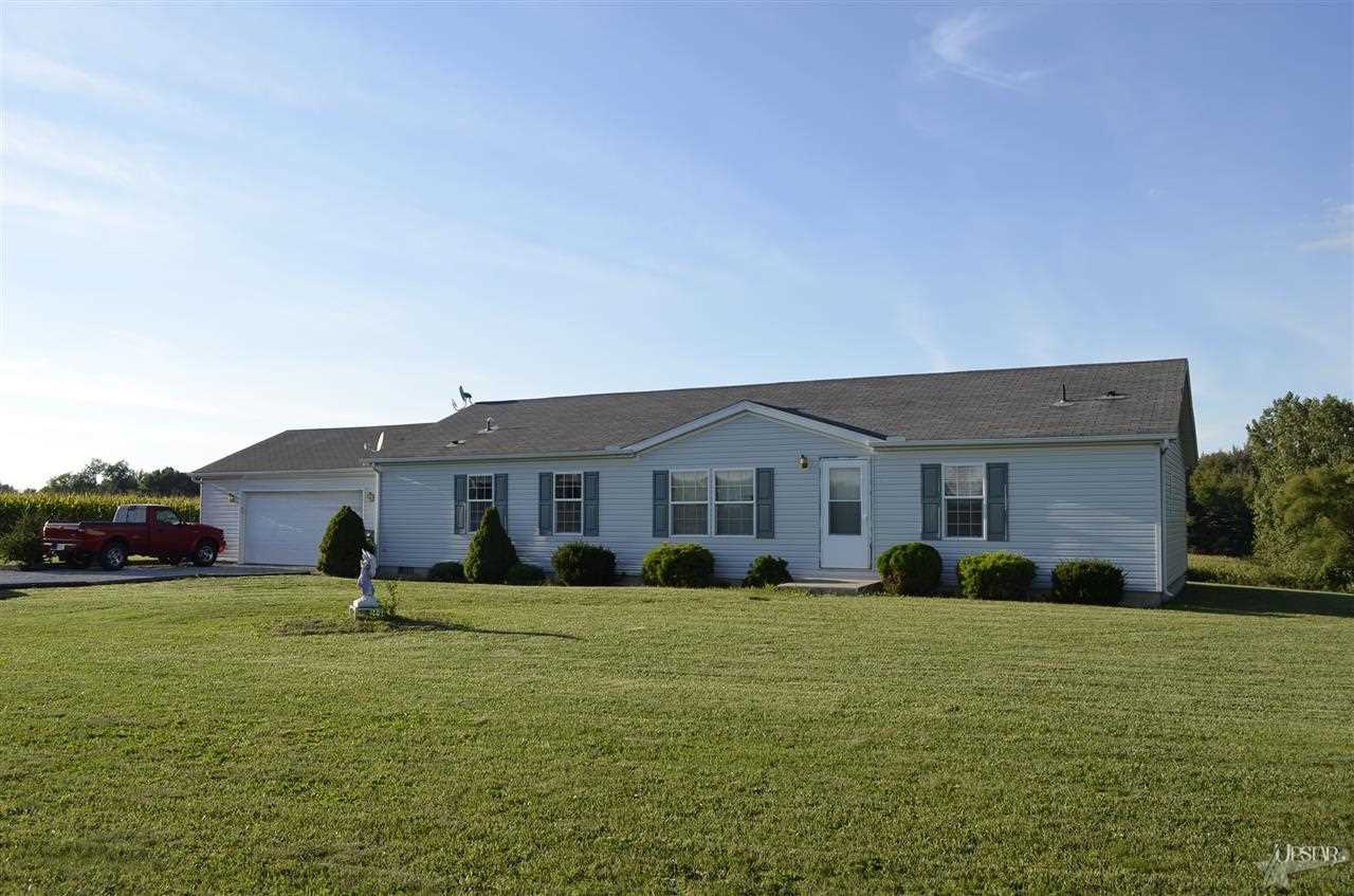 2580 W Wolf Lake Rd, Albion, IN 46701 photo 1