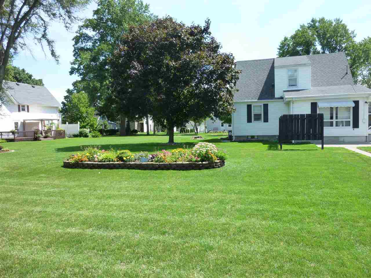 121 E Summit St, Delphi, IN 46923 photo 2