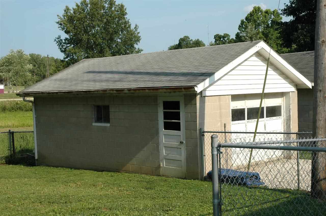1008 N Main St, Winslow, IN 47598 photo 2
