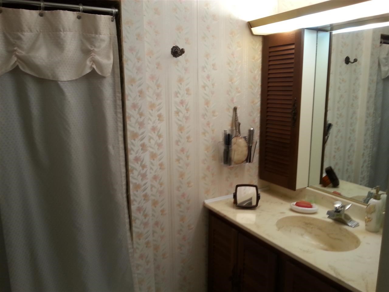 206 E Jackson St, Lakeville, IN 46536 photo 12