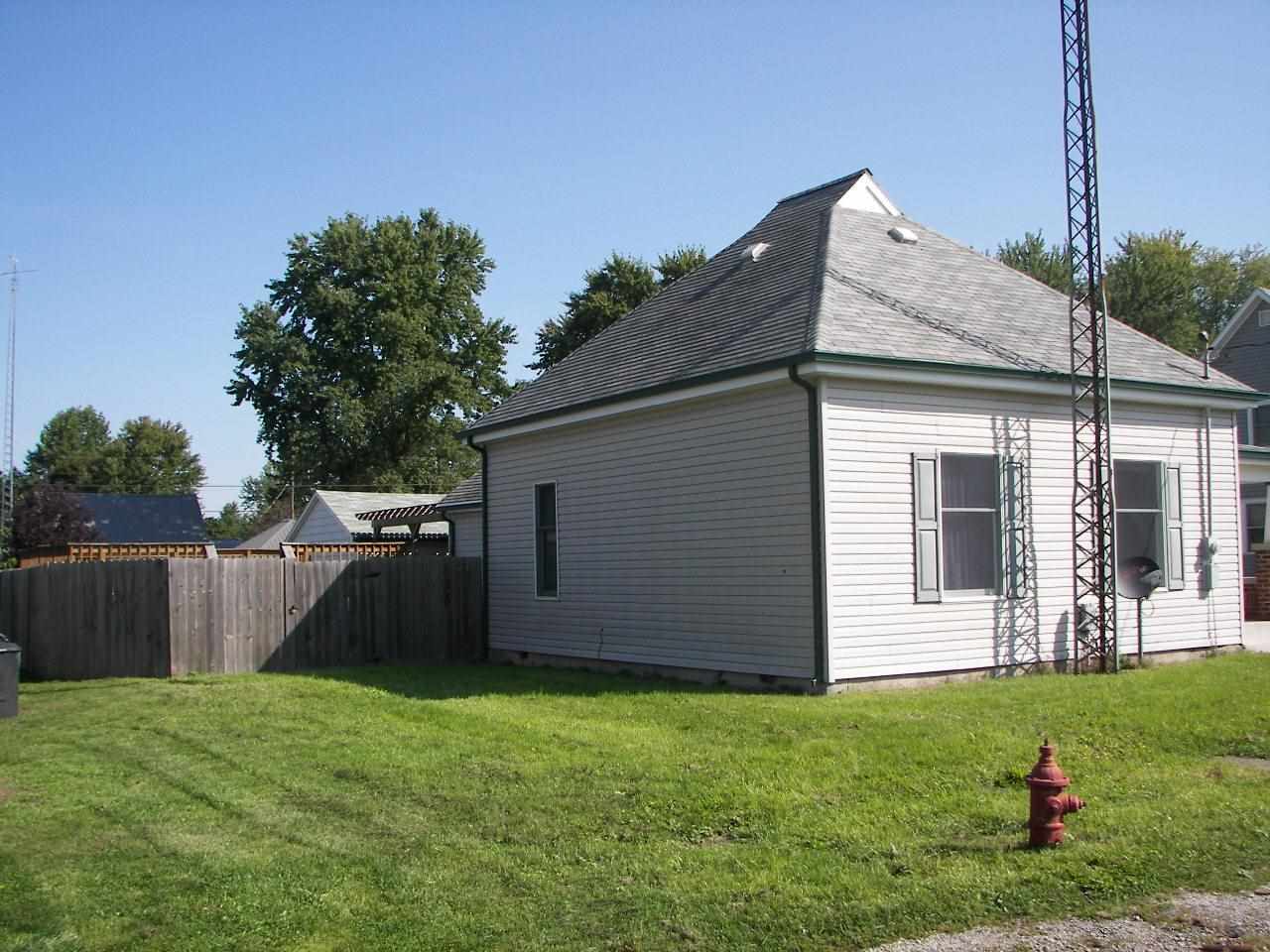 109 Pearl St, Royal Center, IN 46978 photo 2