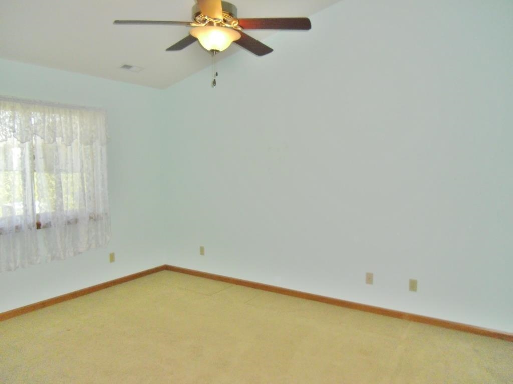 399 Haley Dr, Kendallville, IN 46755 photo 9