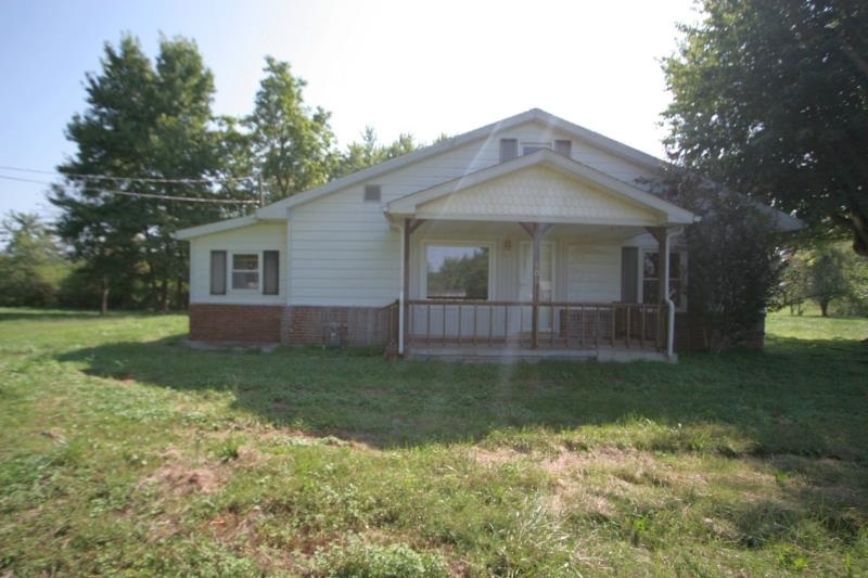 808 N Collins St, Winslow, IN 47598 photo 1