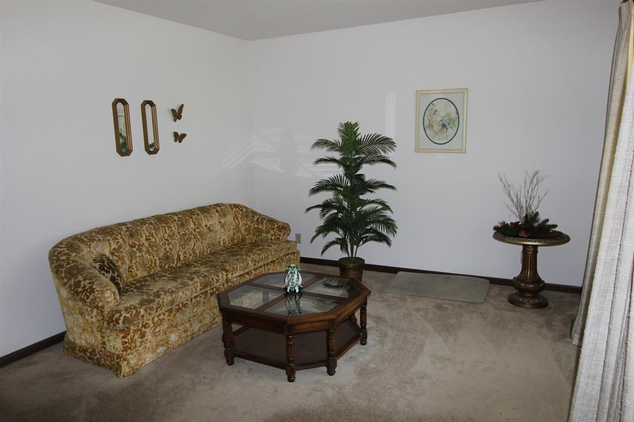 7511 Rock Creek Ln, Evansville, IN 47711 photo 2