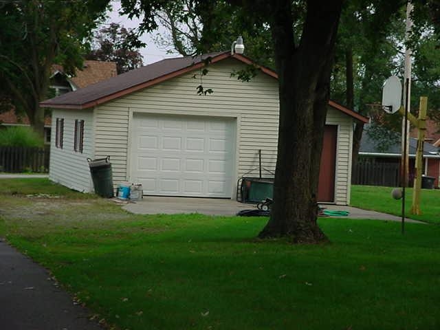 308 E Harrison St, Wakarusa, IN 46573 photo 4