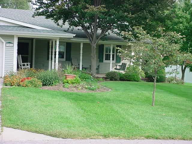 308 E Harrison St, Wakarusa, IN 46573 photo 2