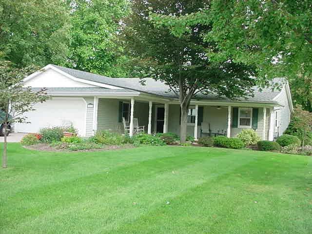 308 E Harrison St, Wakarusa, IN 46573 photo 1