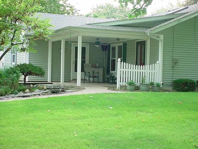 308 E Harrison St, Wakarusa, IN 46573 photo 3