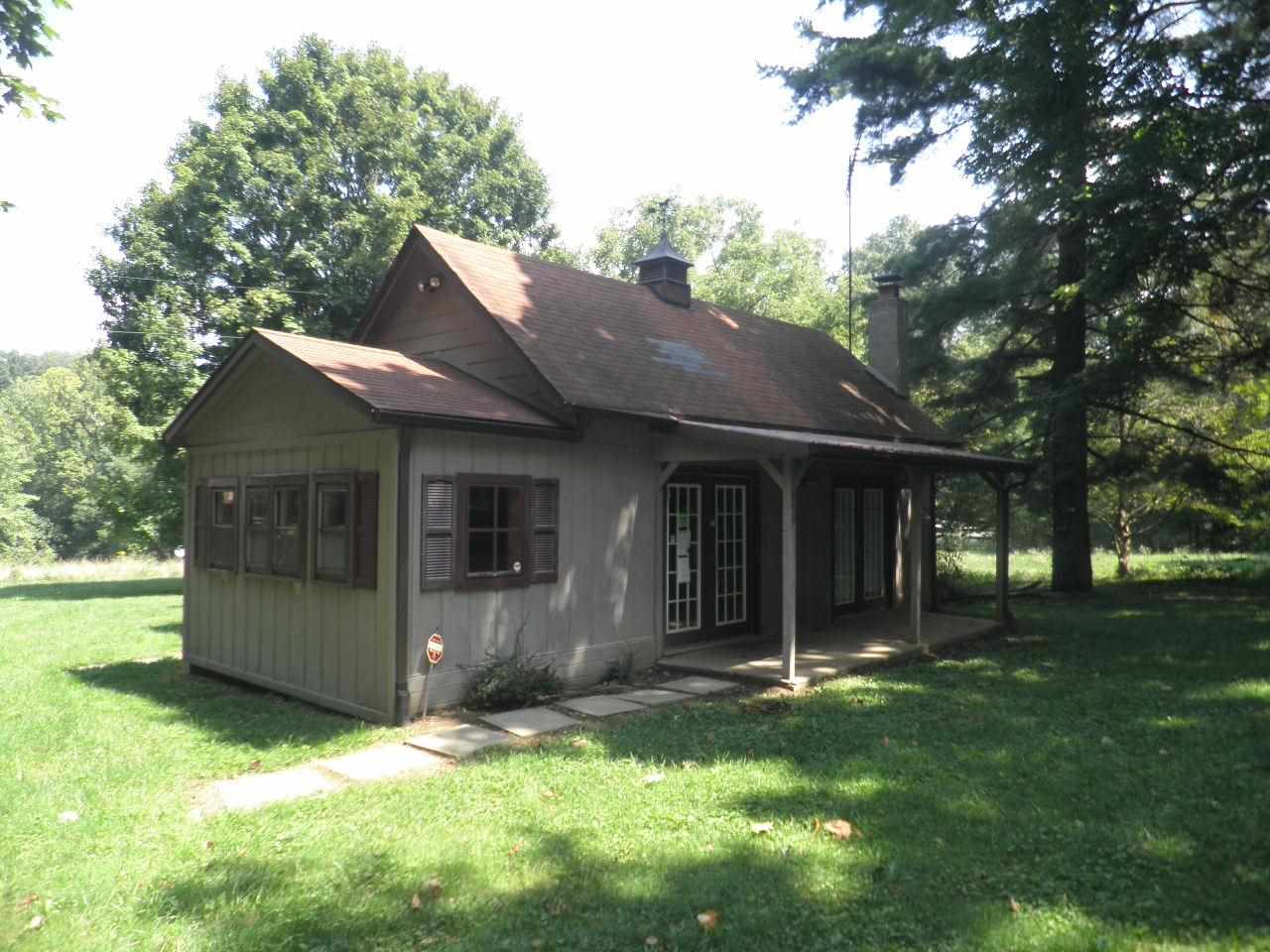 559 Clark Rd, Spencer, IN 47460 photo 1