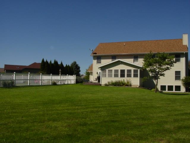 816 Lydia Dr, Warsaw, IN 46582 photo 2