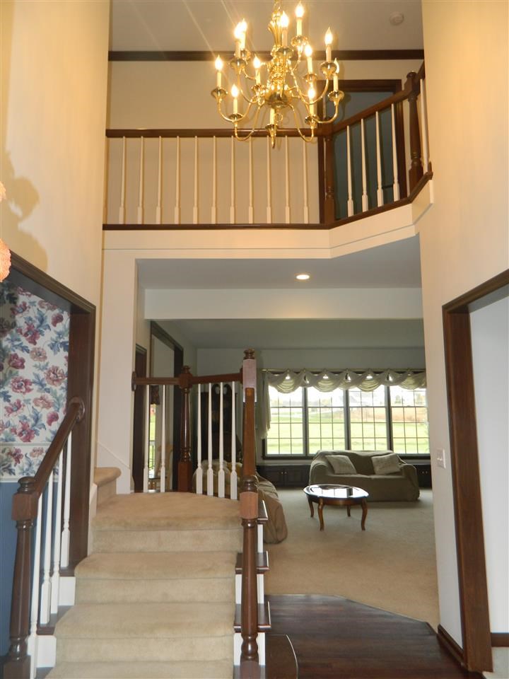 1925 W Primrose Ct, Warsaw, IN 46580 photo 2