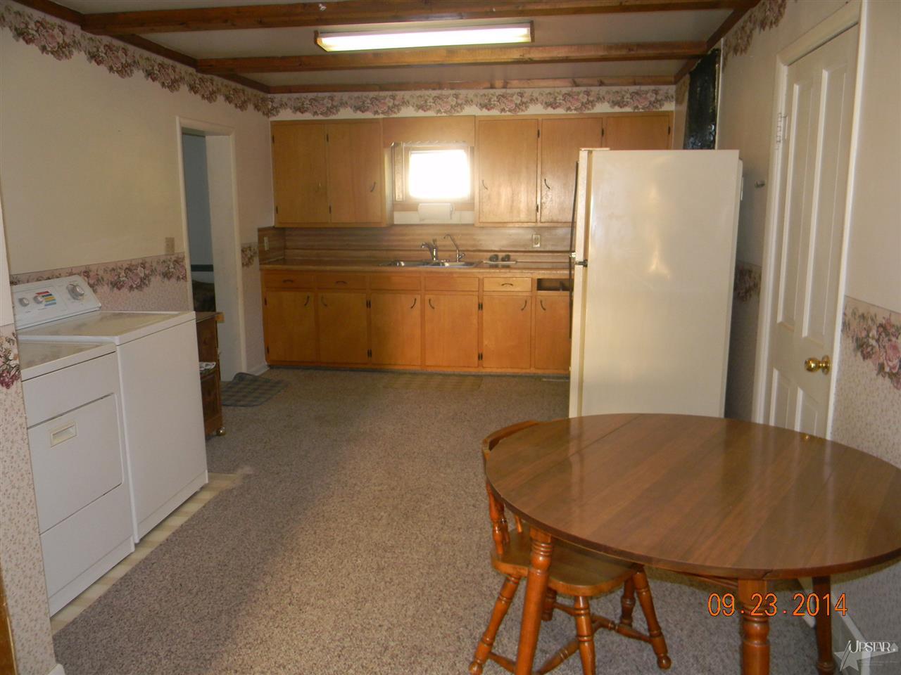 401 Mercer St, Ligonier, IN 46767 photo 2
