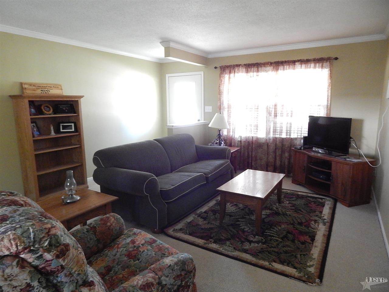 8003 Wayward Ct, Fort Wayne, IN 46815 photo 2
