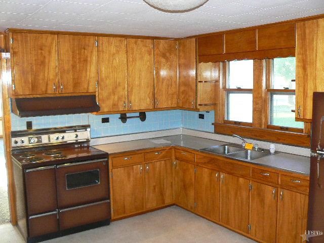 303 Monroe St, Monroeville, IN 46773 photo 6