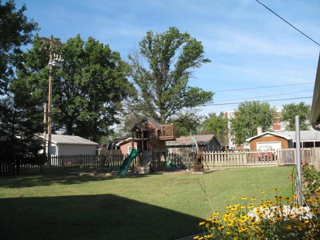 1627 12th St, Tell City, IN 47586 photo 3