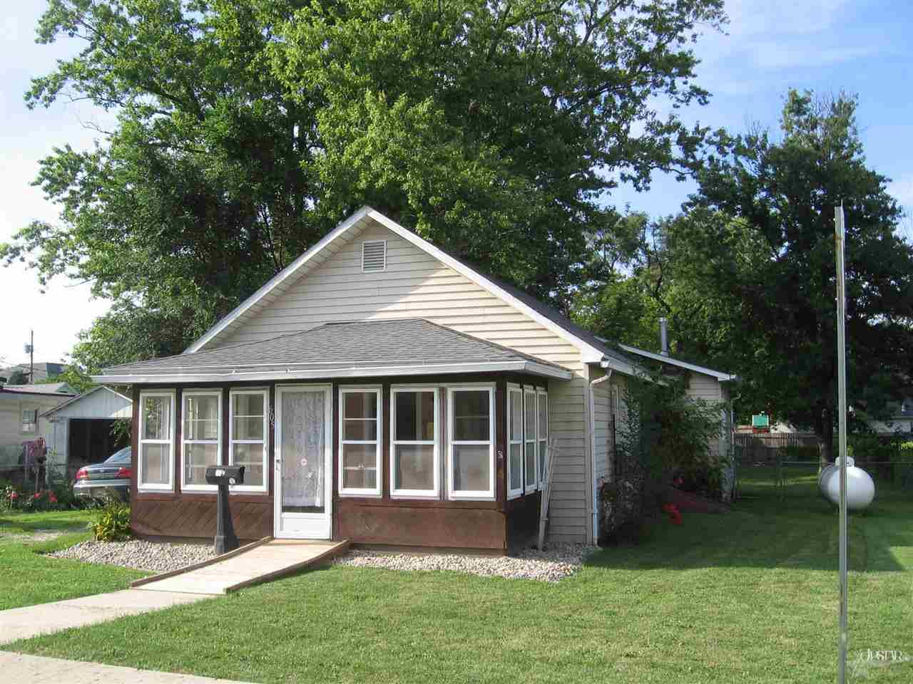 605 E Jackson St, Columbia City, IN 46725 photo 2