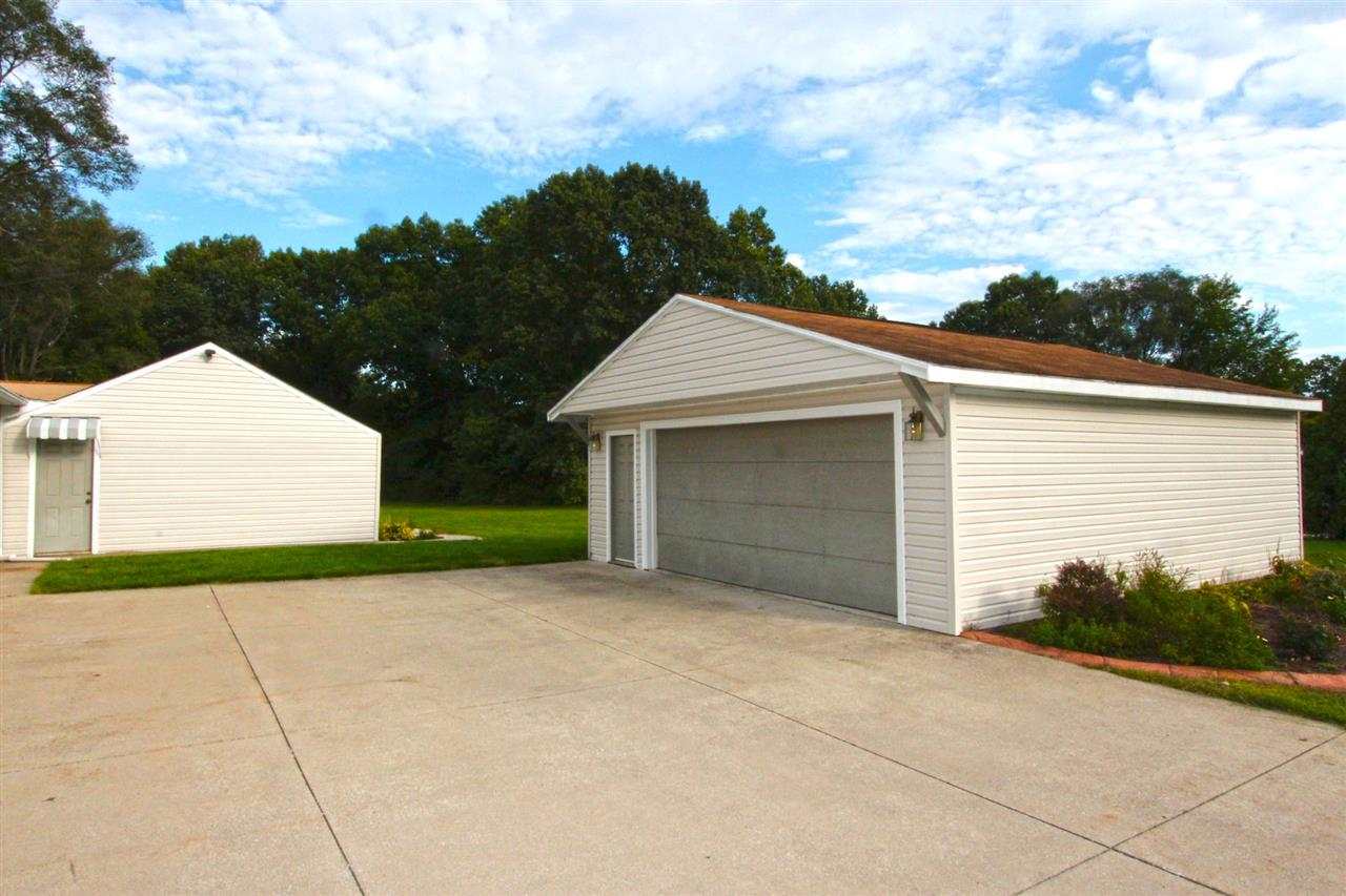 55104 Moss Rd, South Bend, IN 46628 photo 3