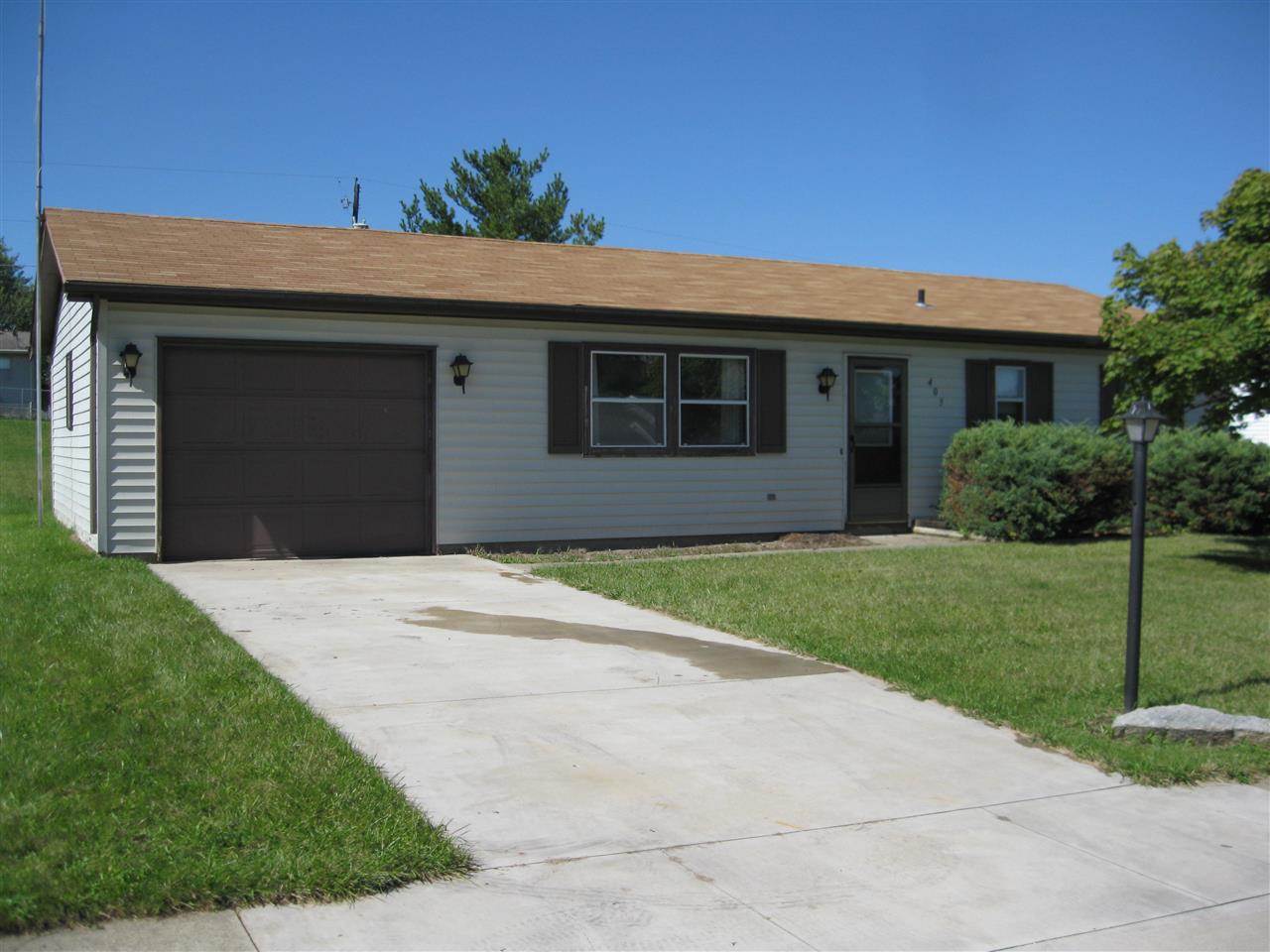 403 Alamosa Dr, Kendallville, IN 46755 photo 1