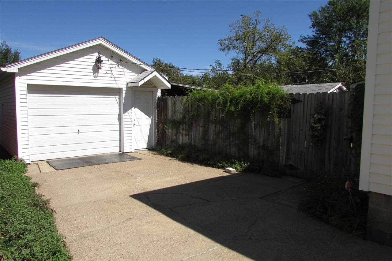 2024 E Franklin St, Evansville, IN 47711 photo 2