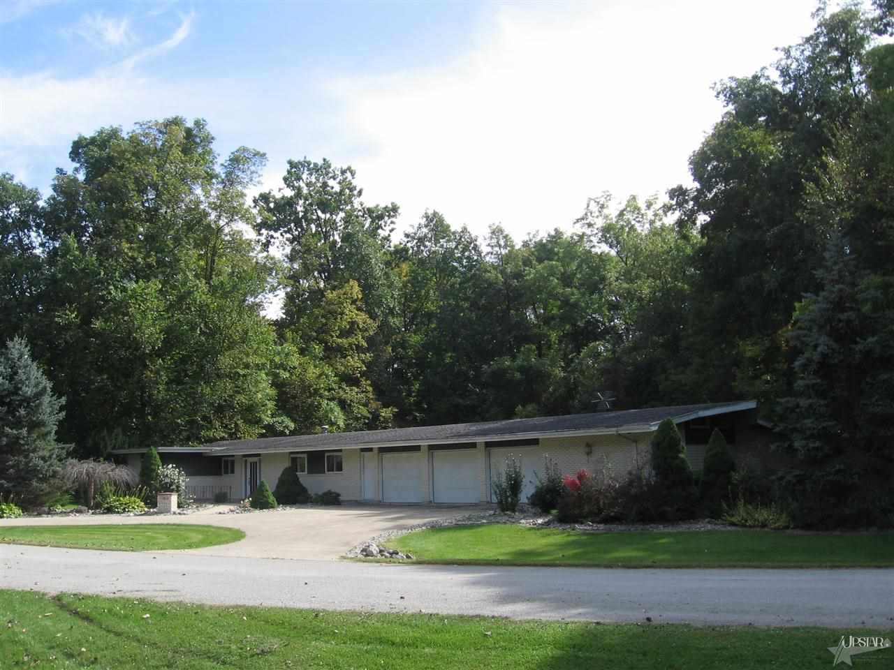 1300 E Ridgewood Dr, Columbia City, IN 46725 photo 1