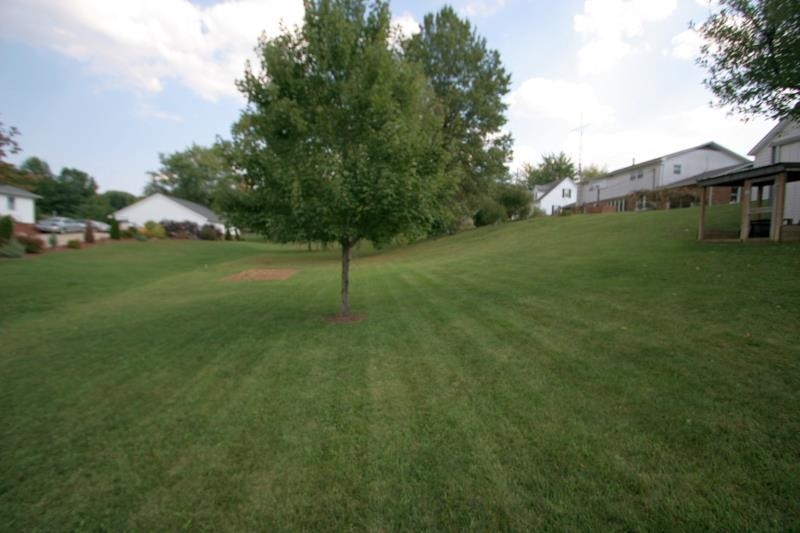 402 E 10th St, Ferdinand, IN 47532 photo 4