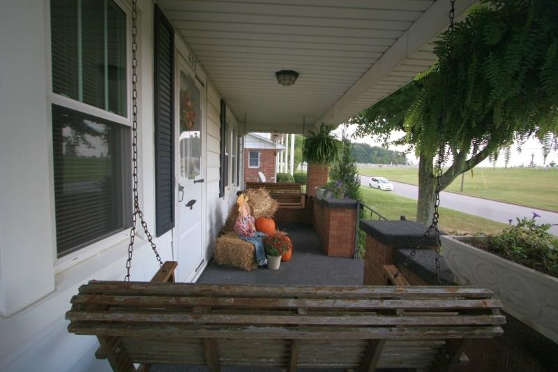 402 E 10th St, Ferdinand, IN 47532 photo 2