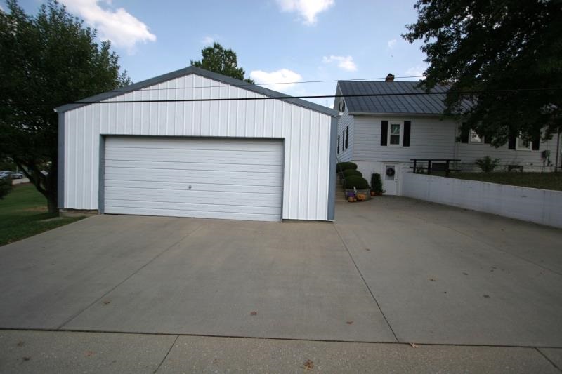 402 E 10th St, Ferdinand, IN 47532 photo 3