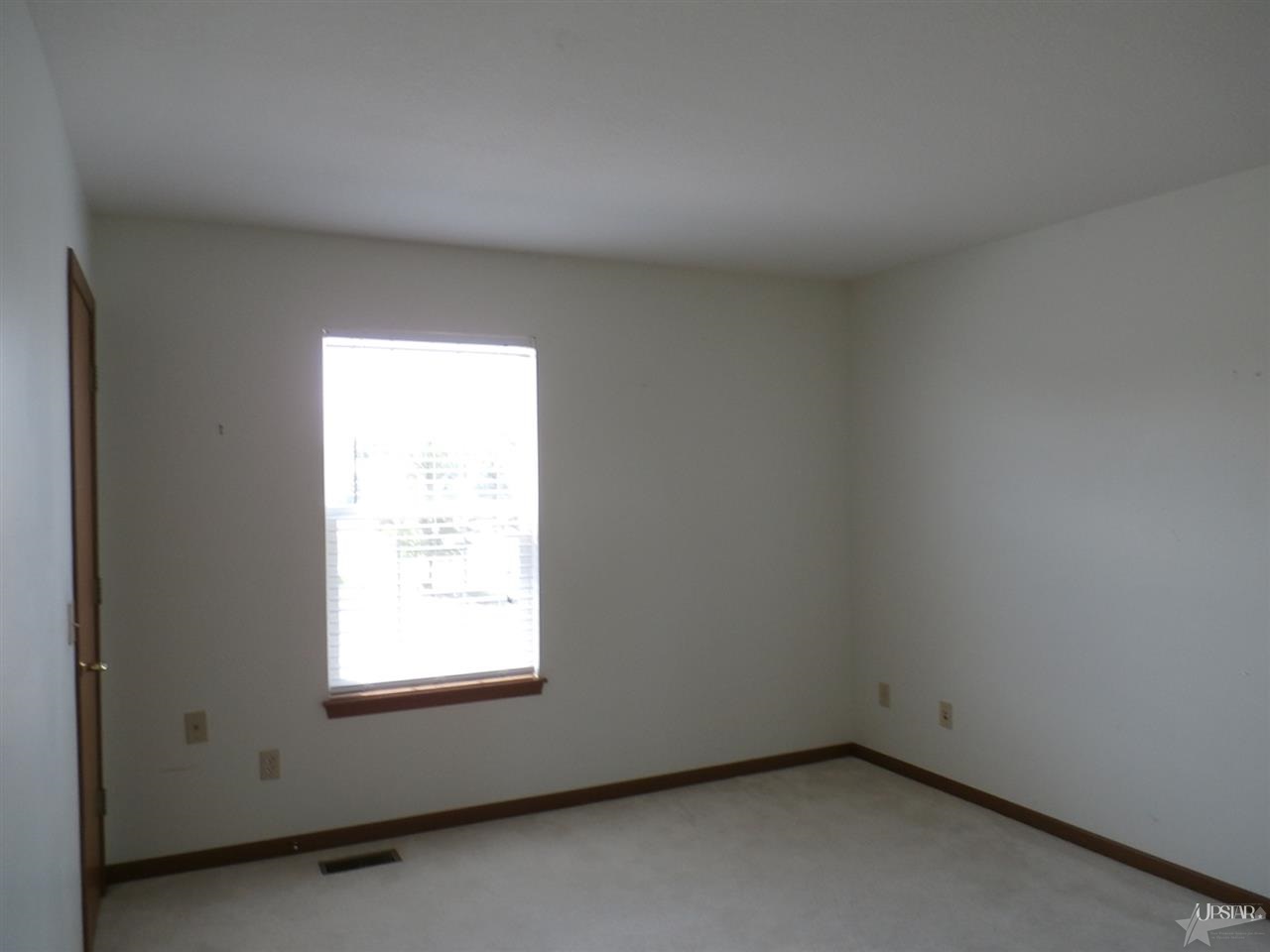 12530 Ivanhoe Ln, Fort Wayne, IN 46804 photo 9