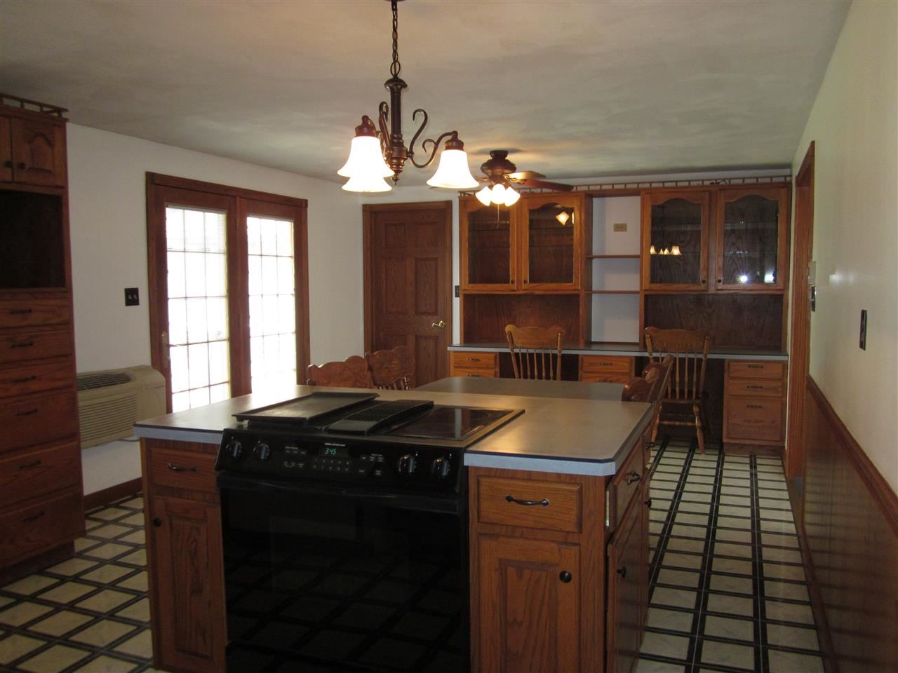 572 W 43rd St, Jasper, IN 47546 photo 2