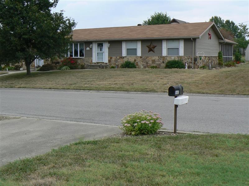 572 W 43rd St, Jasper, IN 47546 photo 1