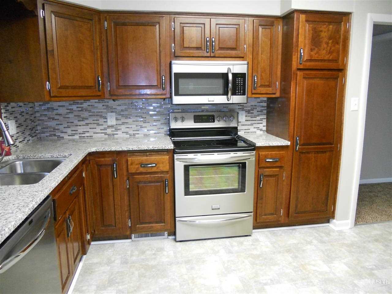 6825 Heatherton Dr, Fort Wayne, IN 46819 photo 8