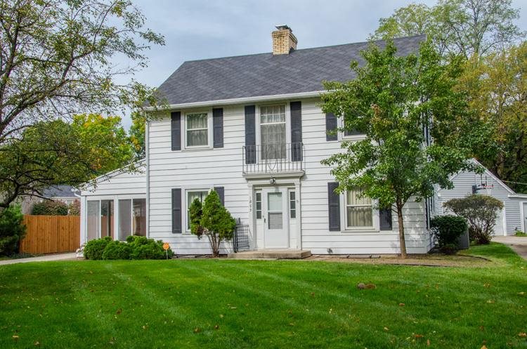 1853 Wilber St, South Bend, IN 46628 photo 2