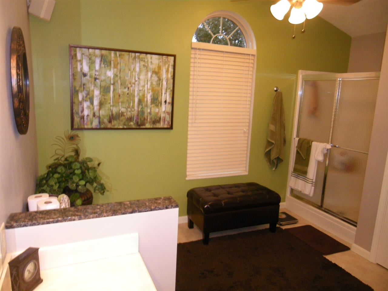 12041 Rosshire Dr, Evansville, IN 47725 photo 6