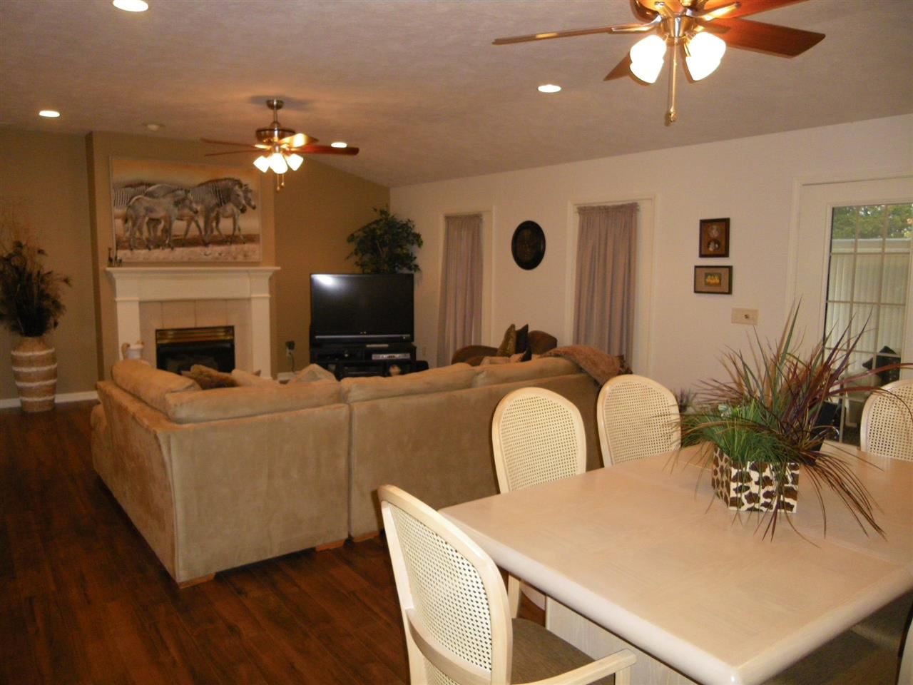 12041 Rosshire Dr, Evansville, IN 47725 photo 2