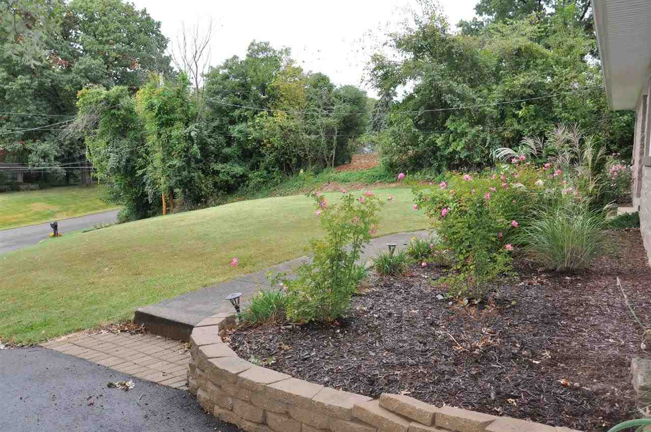 404 E Buena Vista Rd, Evansville, IN 47711 photo 6