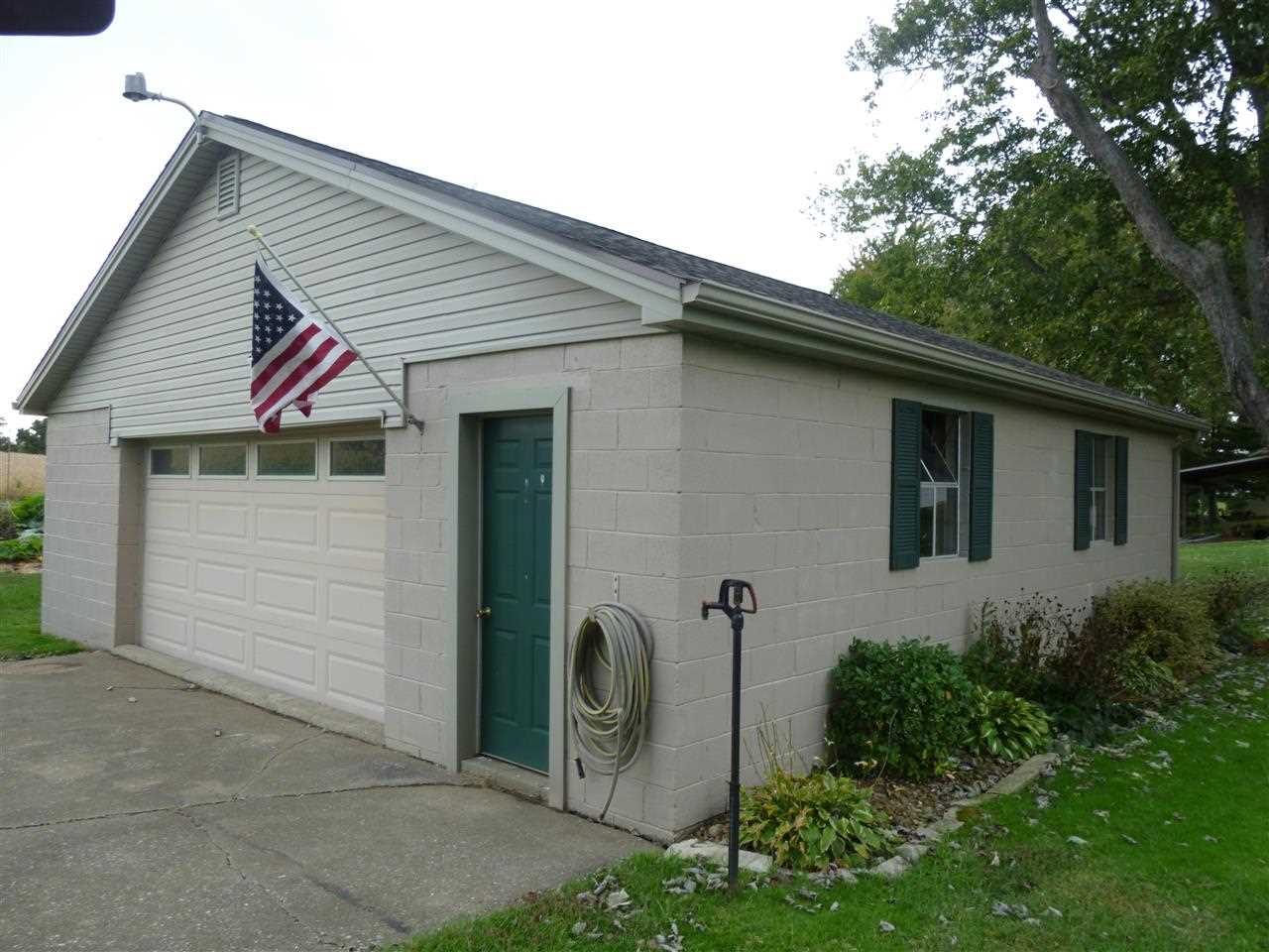 6820 New Harmony Rd, Evansville, IN 47720 photo 3