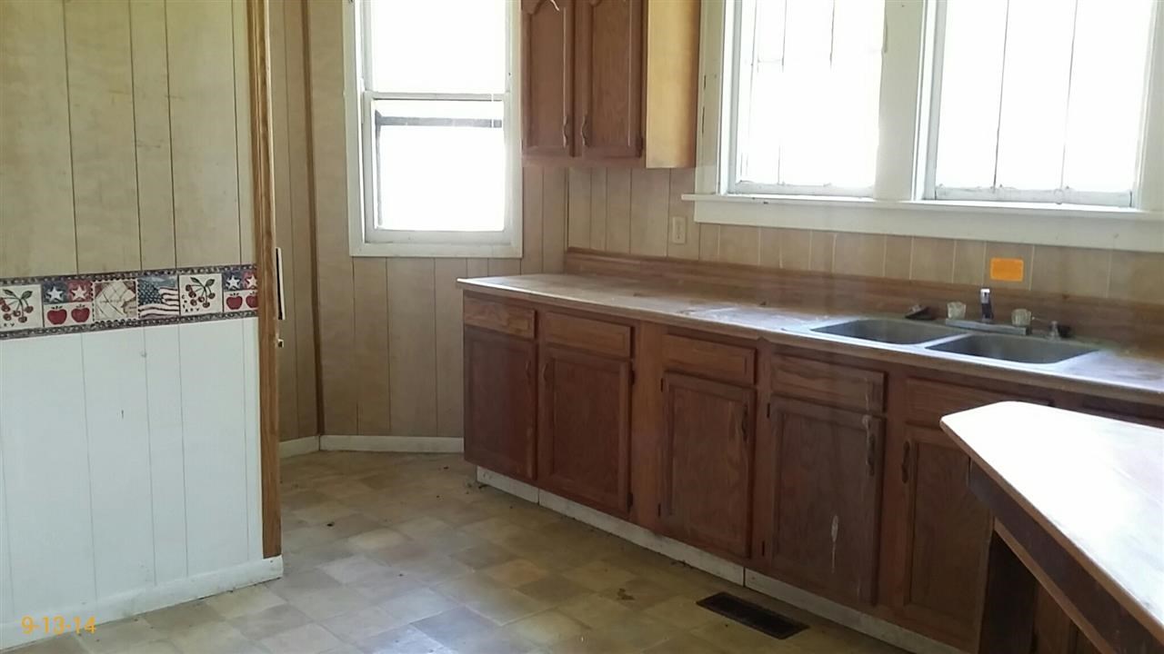 207 W Benton St, Oxford, IN 47971 photo 4