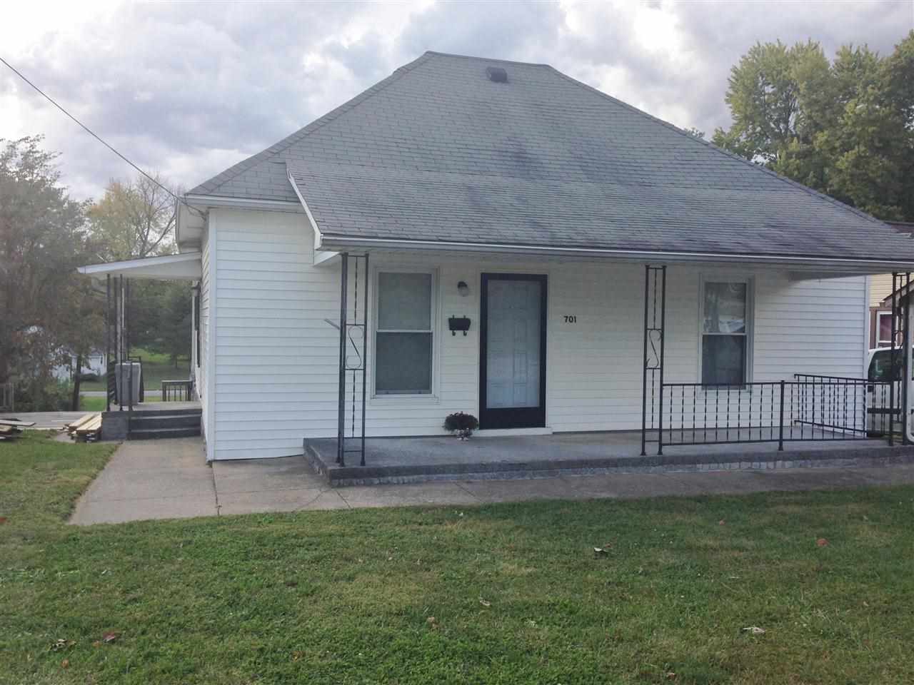 701 NW 1st St, Washington, IN 47501 photo 1