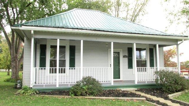 700 E Porter St, Winslow, IN 47598 photo 1