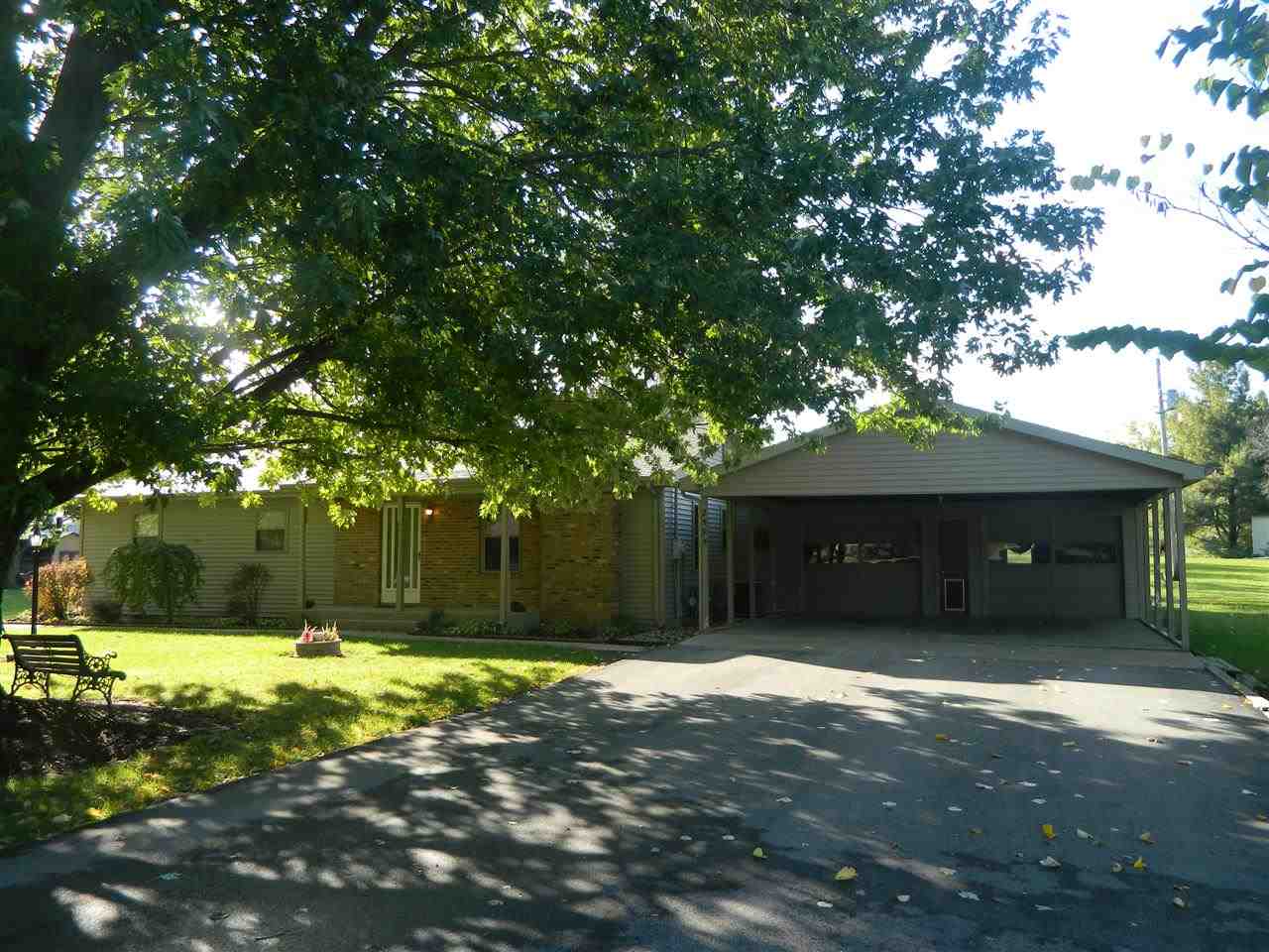 2595 E Brookfield Cir N, Warsaw, IN 46582 photo 1
