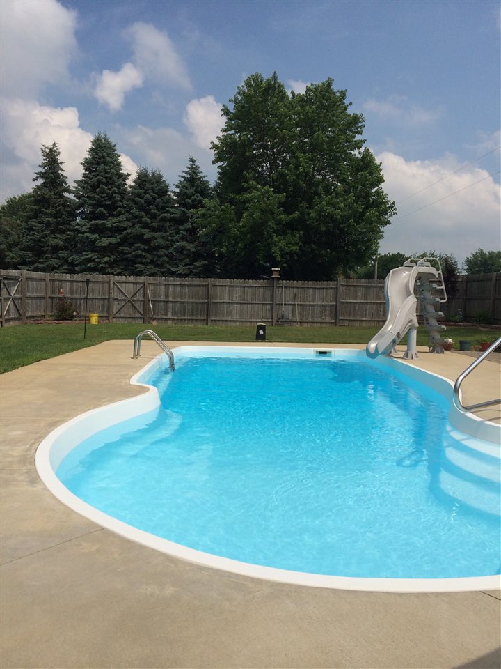 2595 E Brookfield Cir N, Warsaw, IN 46582 photo 9