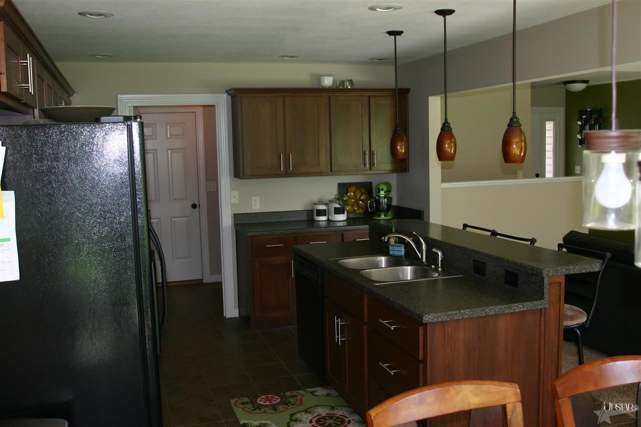 111 Kemar St, Wakarusa, IN 46573 photo 5