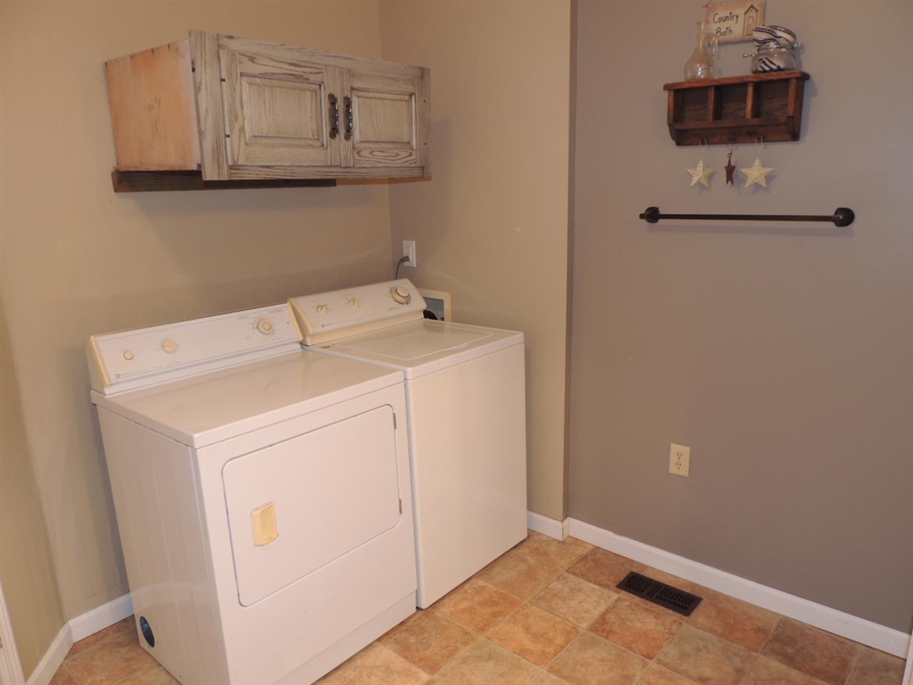 408 N Center St, Flora, IN 46929 photo 12